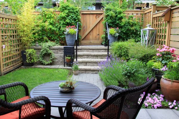 Small Yard Landscaping in Burnsville
