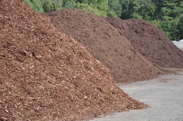 Brown Mulch Delivery in Burnsville