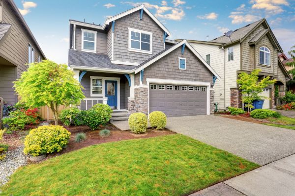 Curb Appeal Landscaping in Burnsville